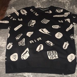 Small Nike sweatshirt